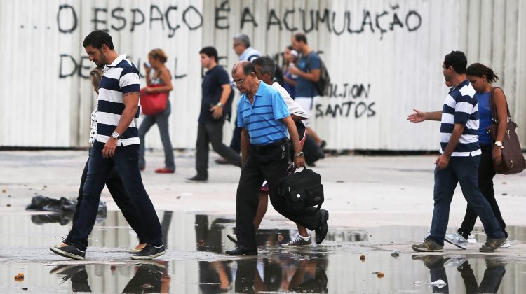 Brasil, devastado por la Covid-19, enfrenta crisis de desempleo a su menor nivel en los últimos 13 meses