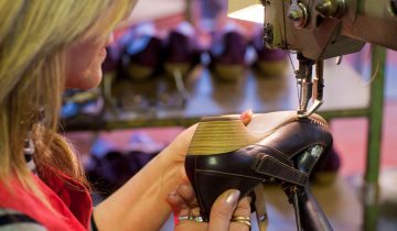Industria de calzado en España enfrenta preocupante déficit de mano de obra por bajos salarios y precariedad laboral