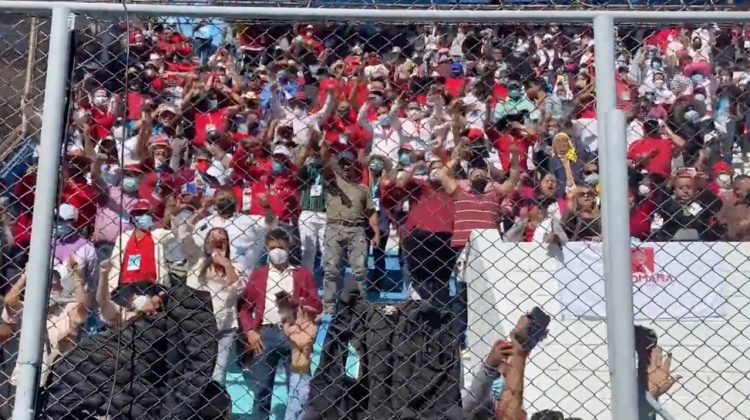 Durante la toma de posesión de Xiomara Castro, hondureños agradecen a Nayib Bukele