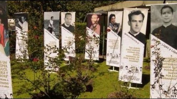 Corte Suprema de Justicia de El Salvador ordena reabrir caso de jesuitas asesinados