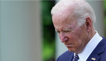 Joe Biden cede la presidencia a Kamala Harris en un momento de lapsus