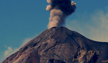 Volcán de Fuego en Guatemala registra incremento en su actividad