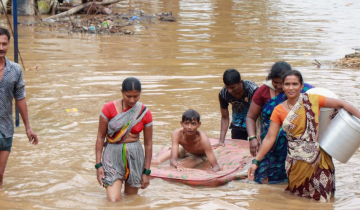 Una treintena de personas pierde la vida tras inundaciones en la India