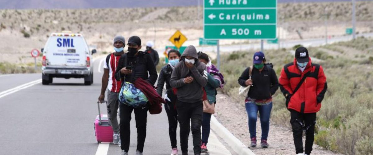 DOBLE-LLAVE-Migrantes-buscan-otra-ruta-tras-militarizacion-de-frontera-chilena-1